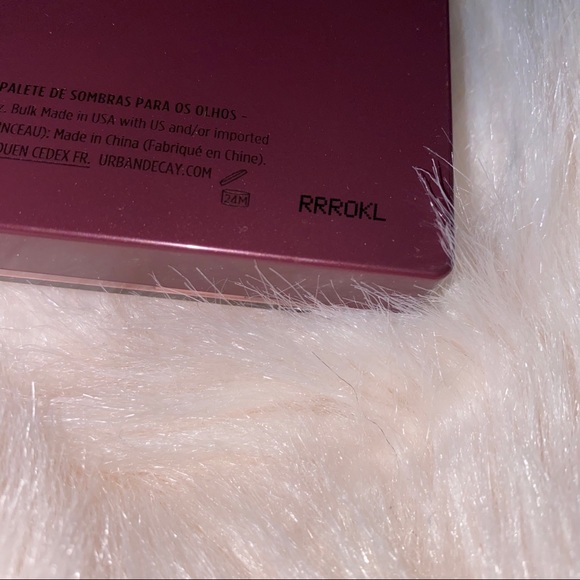 NWT Urban Decay Naked Cherry Eyeshadow Palette - Picture 8 of 8